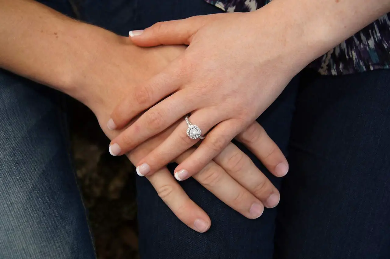 halo wedding ring; types of wedding rings