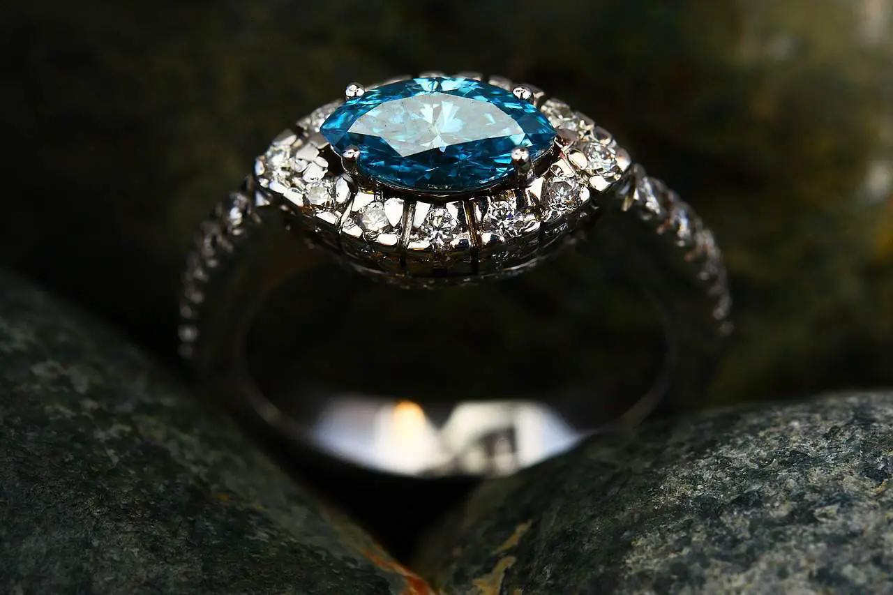 blue diamond ring; types of wedding rings