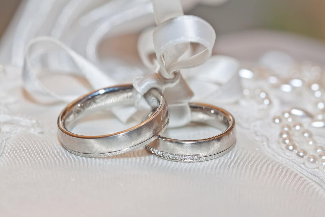 platinum wedding bands; types of wedding rings